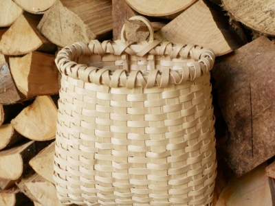 Wall basket