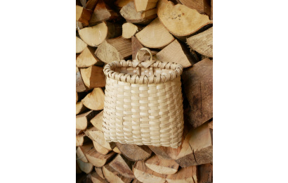 Wall basket
